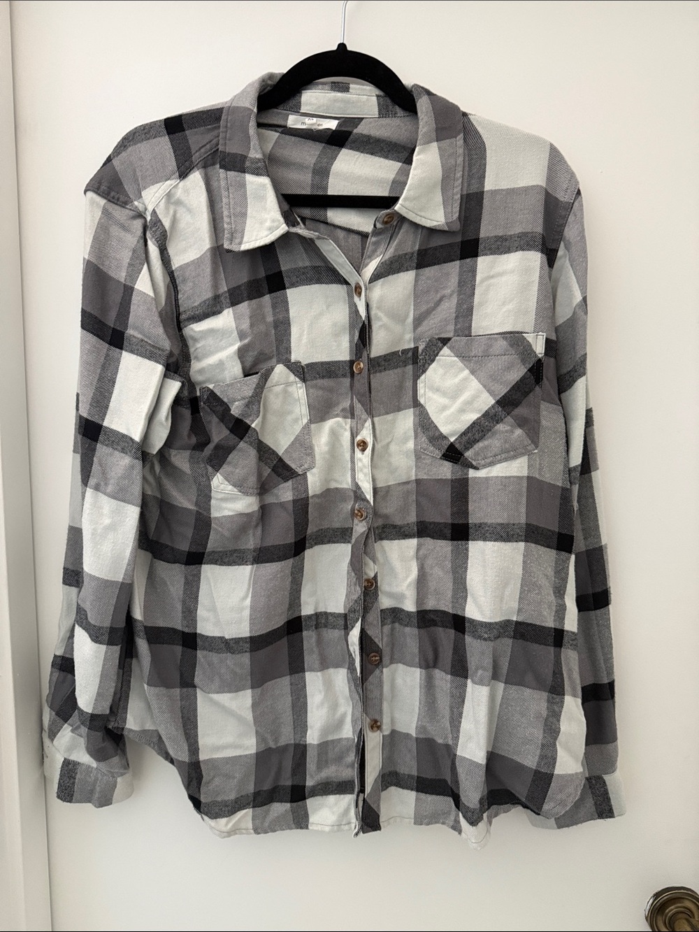 Women’s Gray & White Plaid Button-Up Shirt